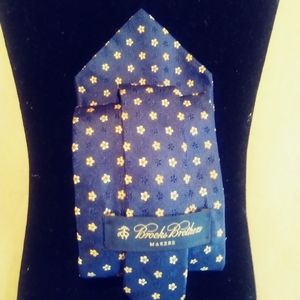 3/$25😌BROOKS BROTHERS MENS SILK TIE